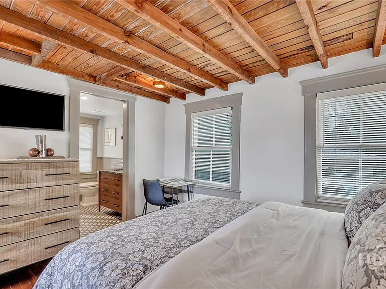 410 1/2 E Victory Dr #CARRIAGE HOUSE — Photo 22