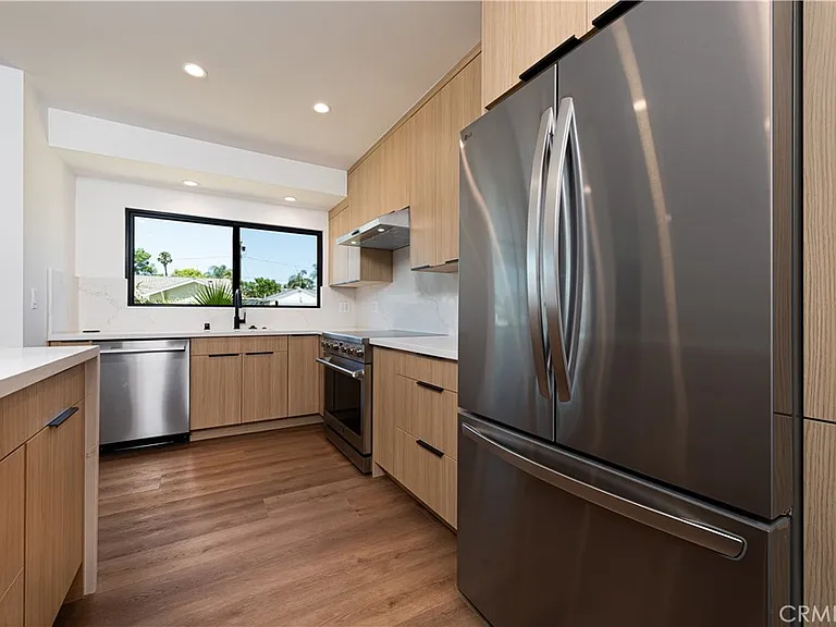 7008 Aura Ave — Photo 5