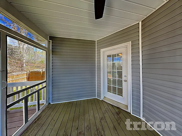 905 Amersham Ln — Photo 17