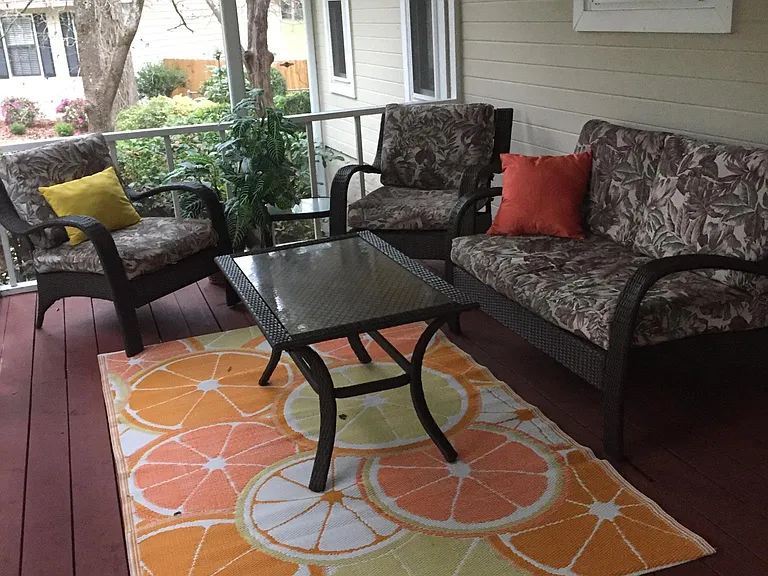Screened Front Porch. Plenty of seating.