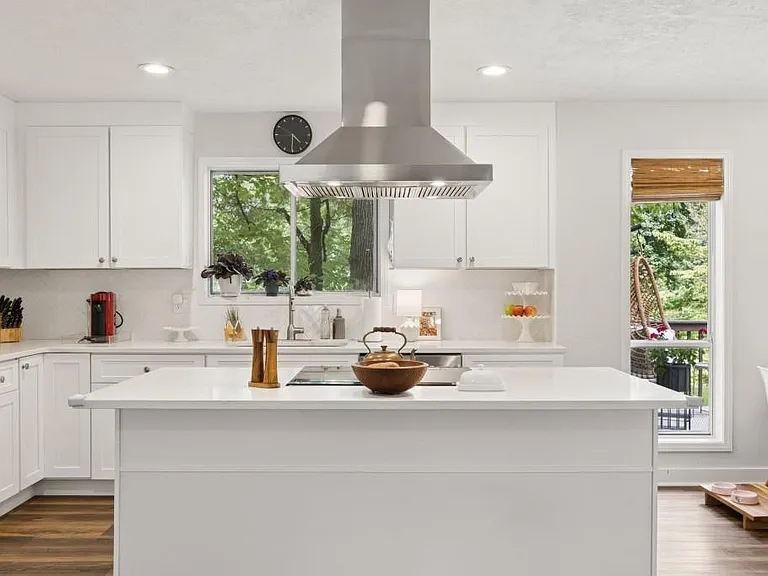2506 Kingsley Dr NE — Photo 15