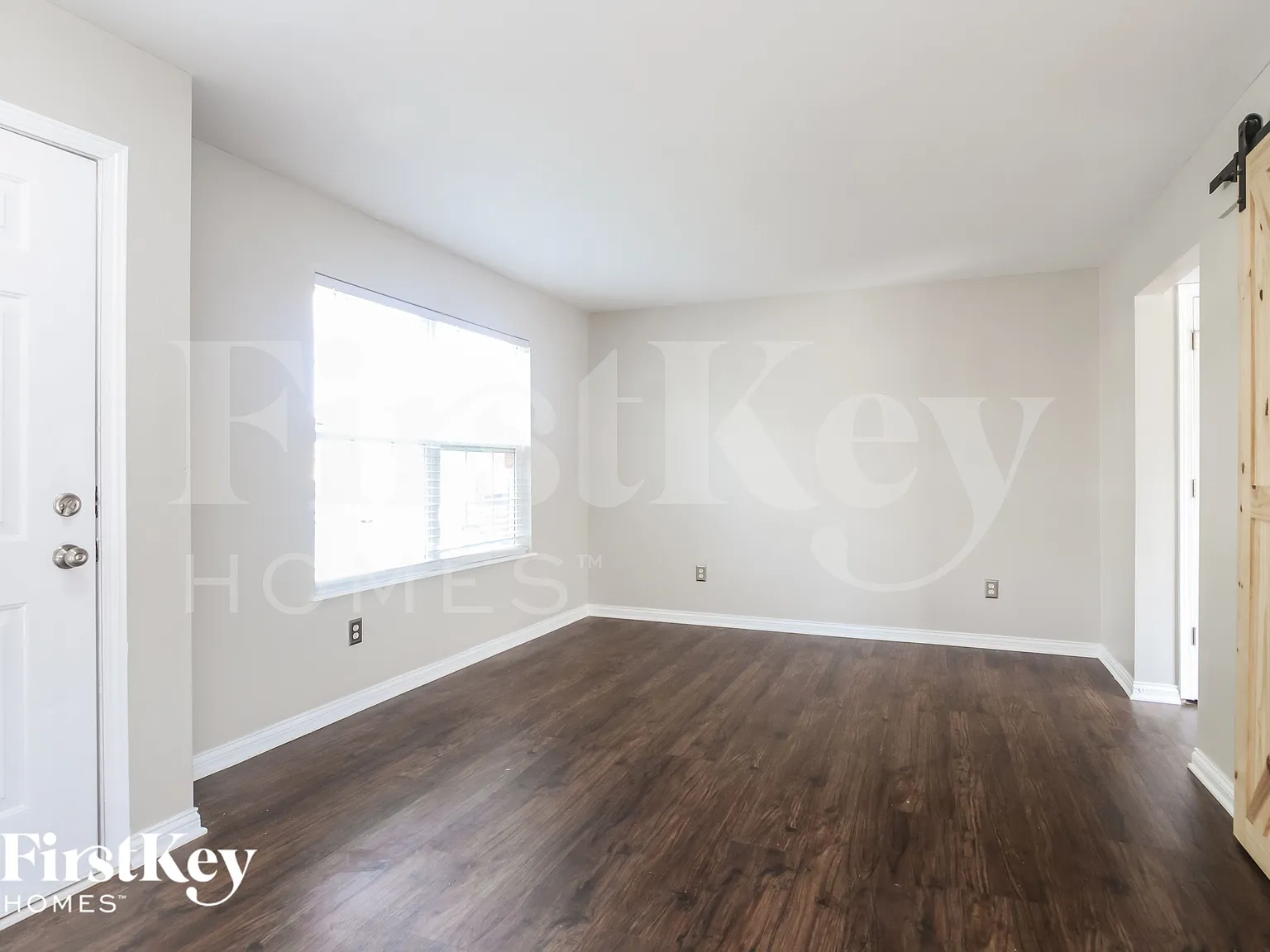 4 bed, 2.5 bath, 1814 sqft, $2,205 — Photo 3