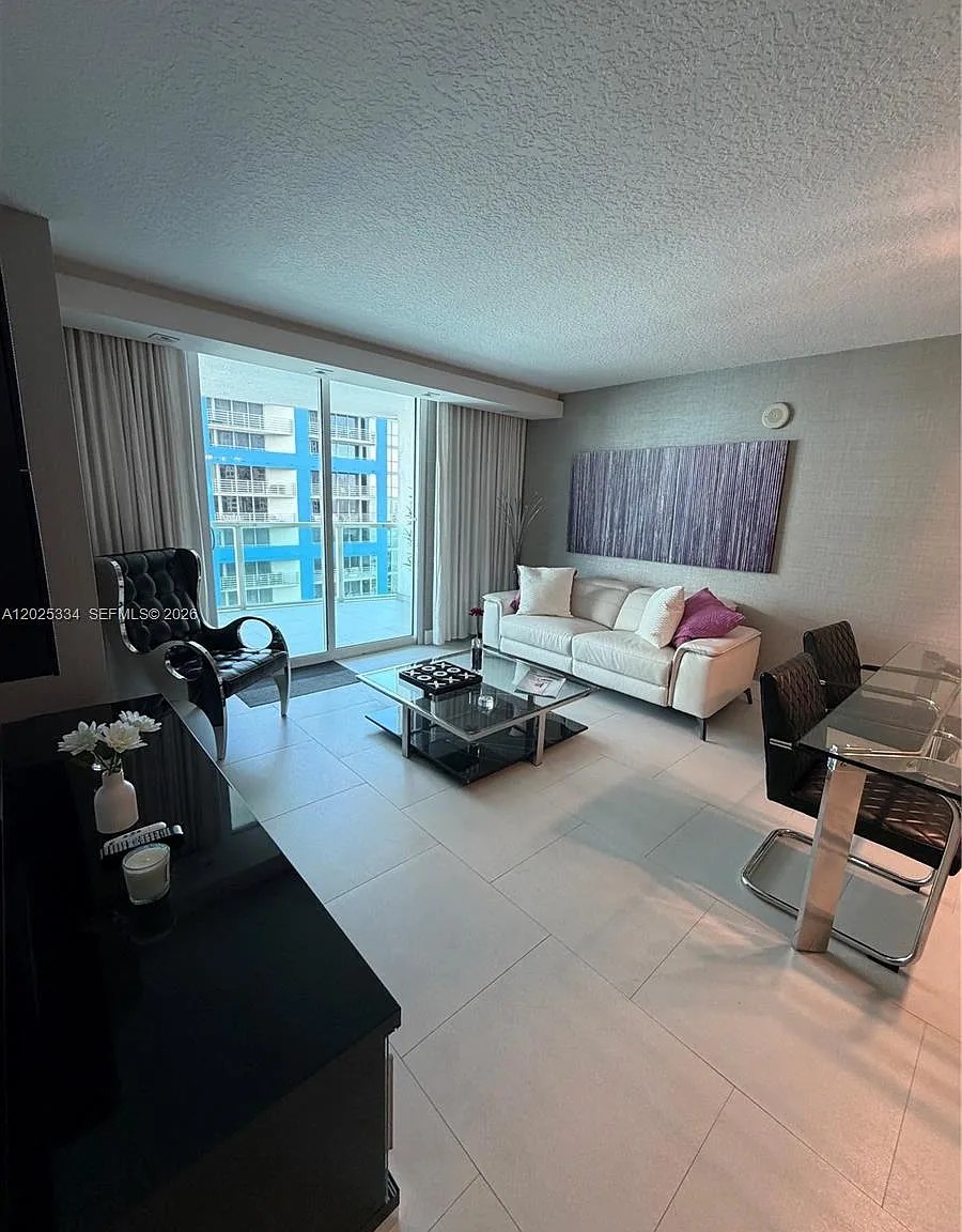 Skyline On Brickell Condo — Photo 2