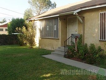 1st image of 2521 Lawrence Ave