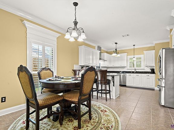 5th image of 39060 Balmoral Dr