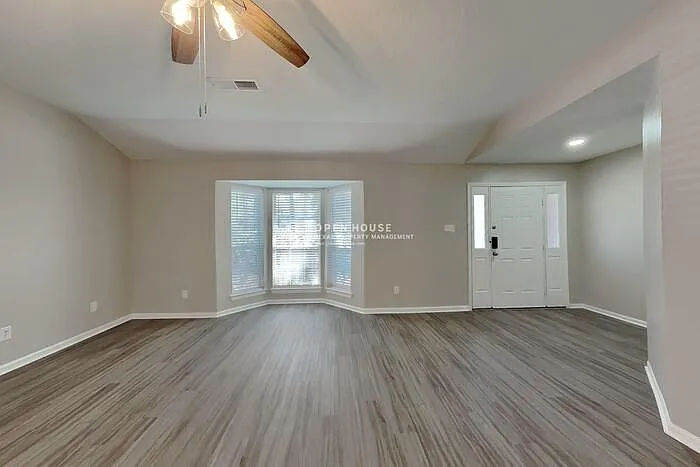 3 bed, 2.0 bath, 1737 sqft, $2,150 — Photo 3