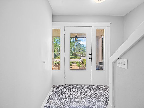 5th image of 4055 Warwick Blvd APT 1