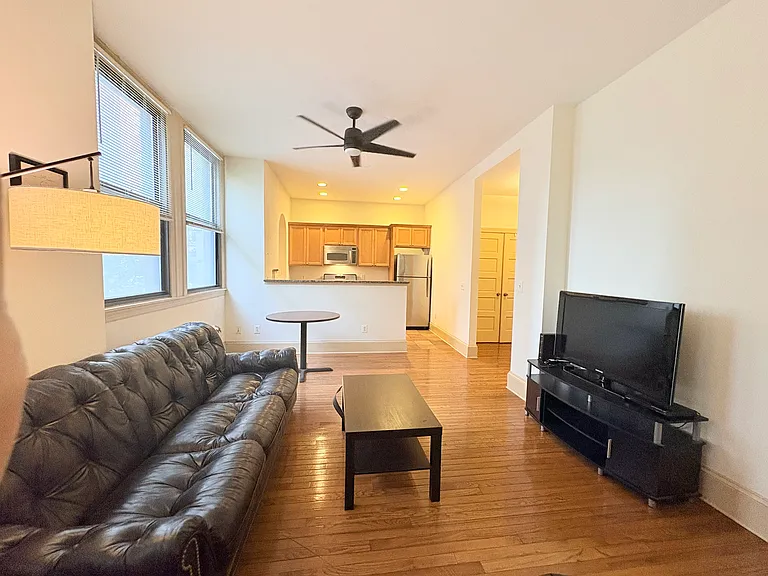 250 S 13th St #1B — Photo 1
