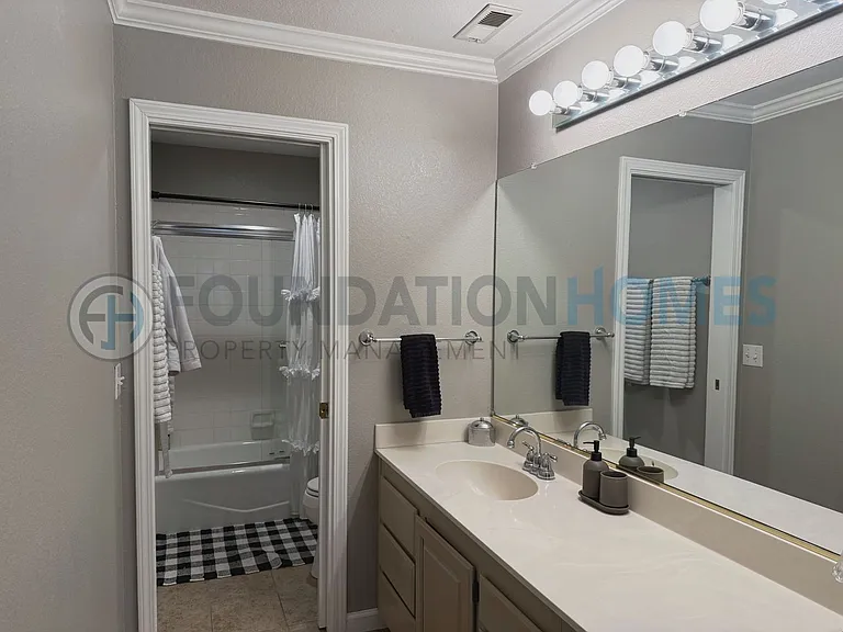 38 Bridle Path Ln — Photo 5
