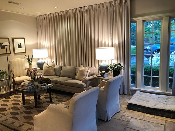 kitchen sitting area