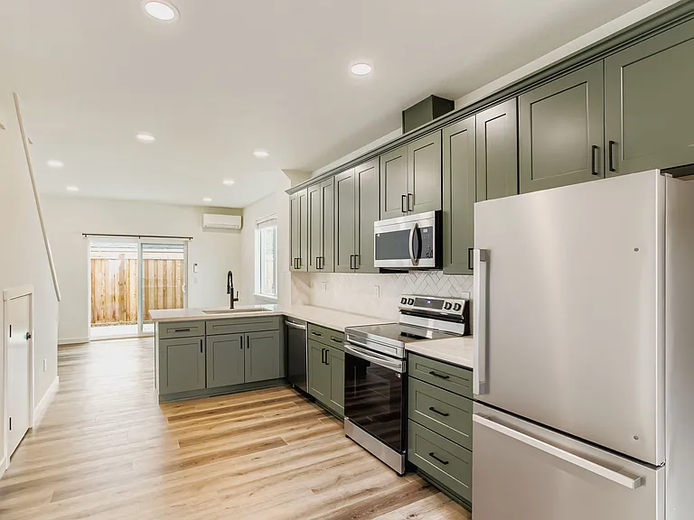 4465 SE 28th Pl — Photo 3