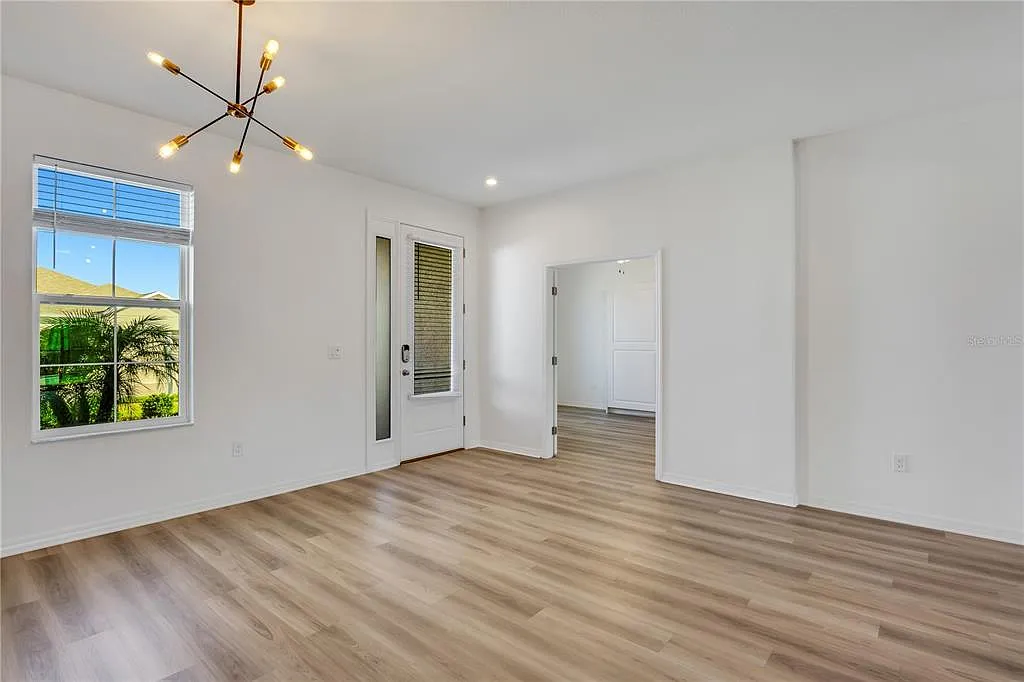 3 bed, 2.0 bath, 2316 sqft, $2,795 — Photo 4