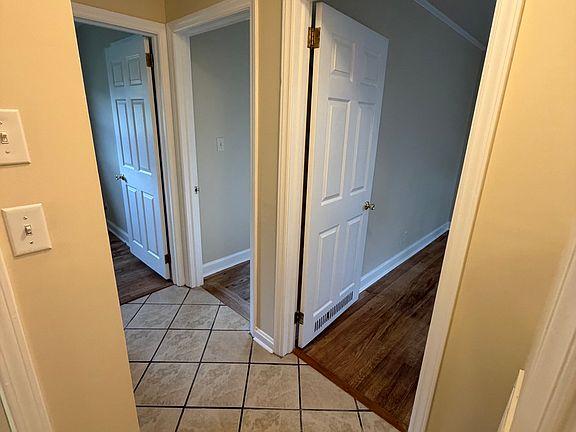 4th image of 218 Spring St