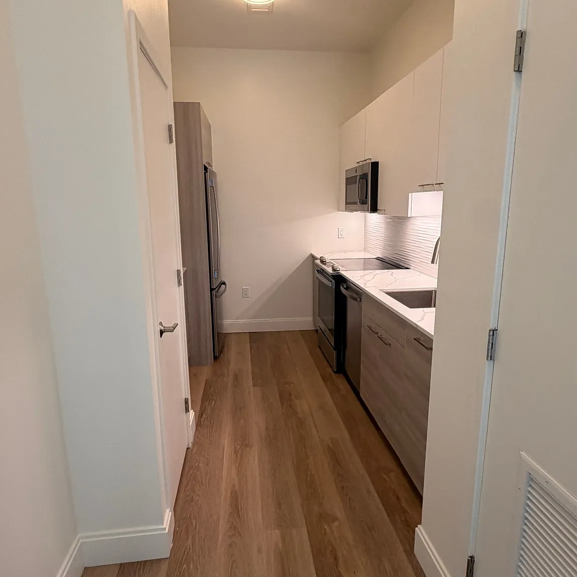1 bed, 1.0 bath, $3,100 — Photo 3