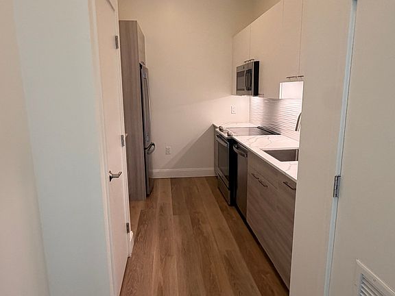 3rd image of 1077 Commonwealth Ave #209DF