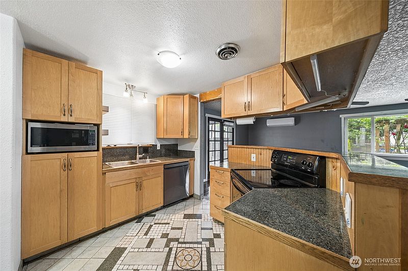 5th image of 761 S 92nd Street