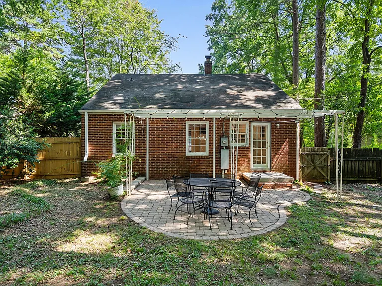2126 Arnold Dr — Photo 23