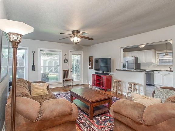 3rd image of 6421 Malvey Ave