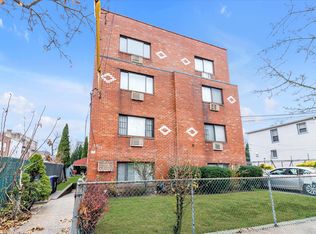 18-11 123rd St, College Point, NY 11356