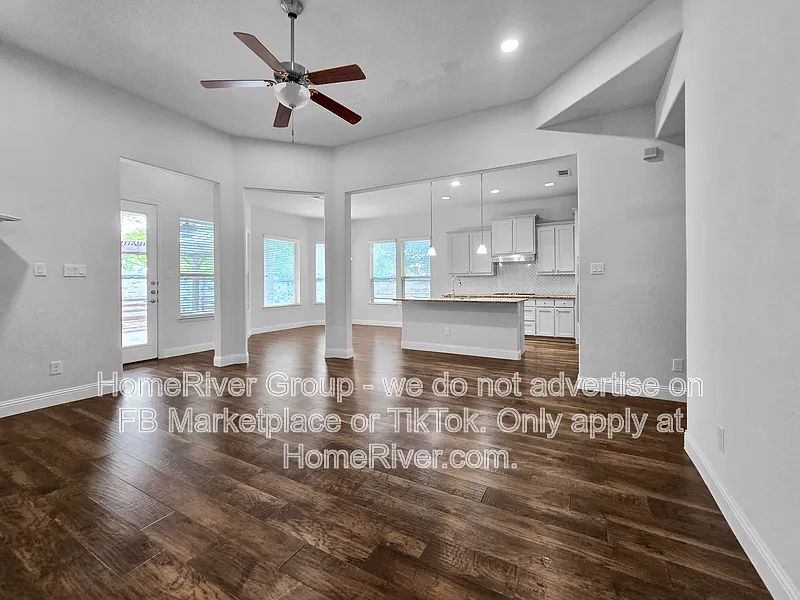 5 bed, 4.0 bath, 3324 sqft, $4,670 — Photo 4