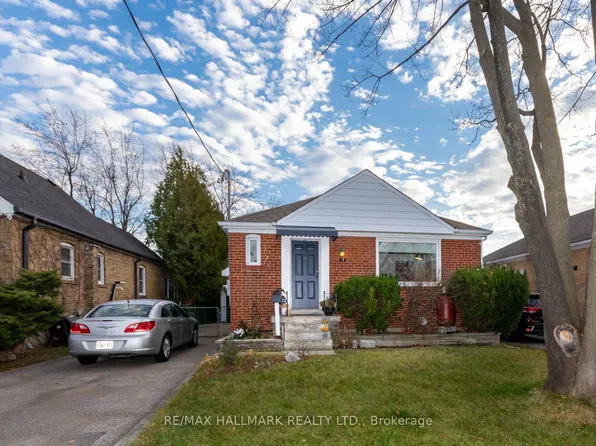 19 Guild Hall Dr #2, Toronto, ON M1R 3Z7