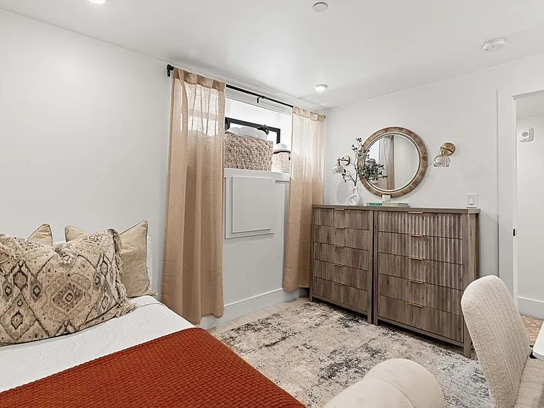 4 Everett Pl #1 — Photo 19