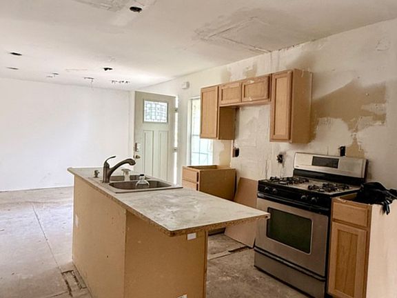 3rd image of 114 LELANI ST