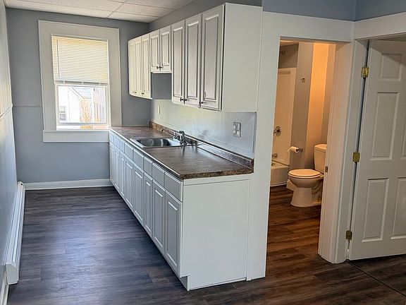 2nd image of 211 Douglas St APT 6