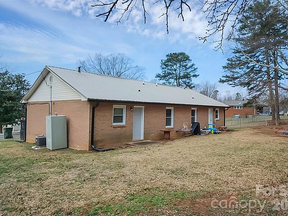 4th image of 708-710 Harmon Rd