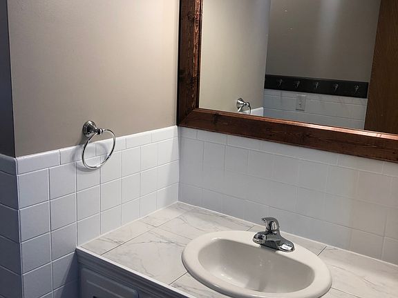 5th image of 1307 W Detroit Ave