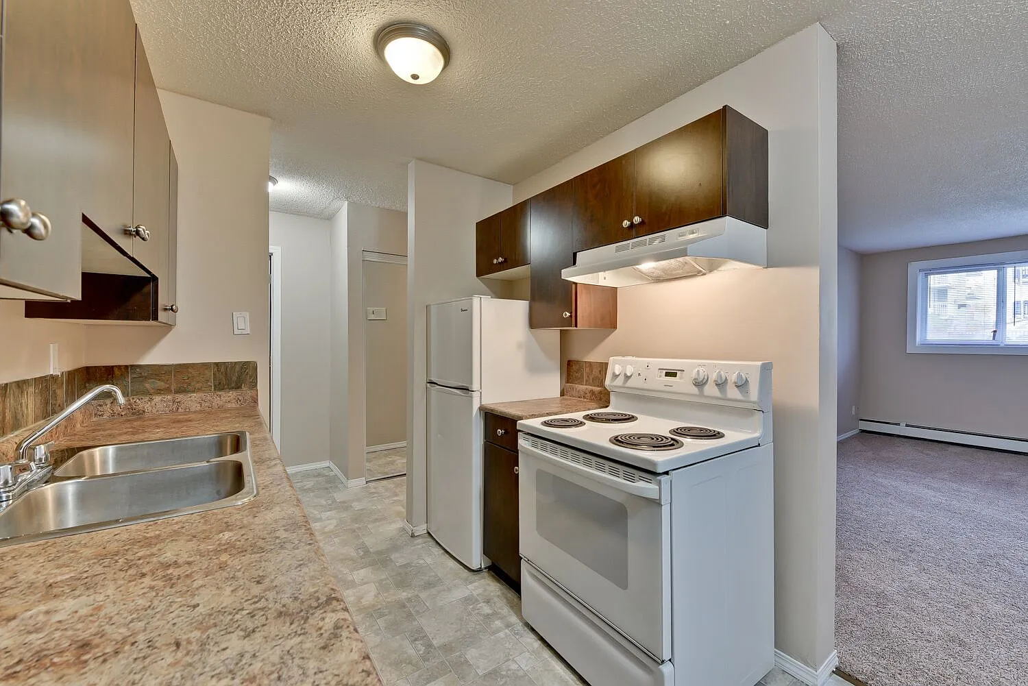 MacKenzie Apartments — Photo 4
