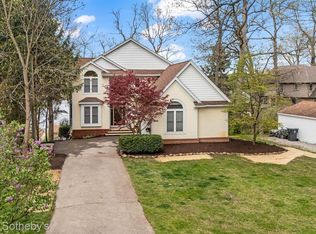 5027 Grover Dr, Brighton, MI