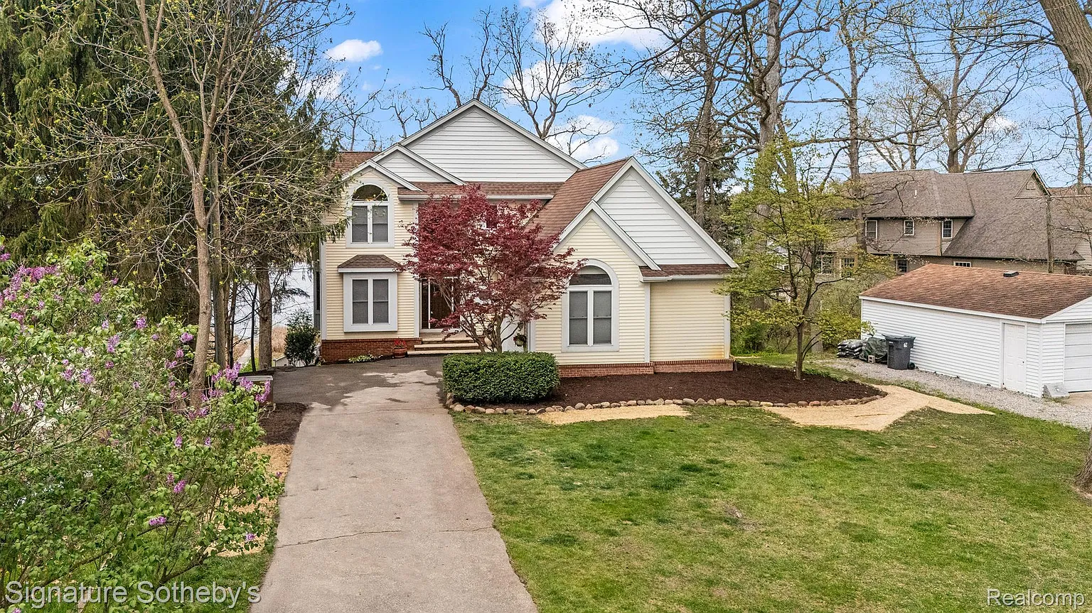 5027 Grover Dr photo 1