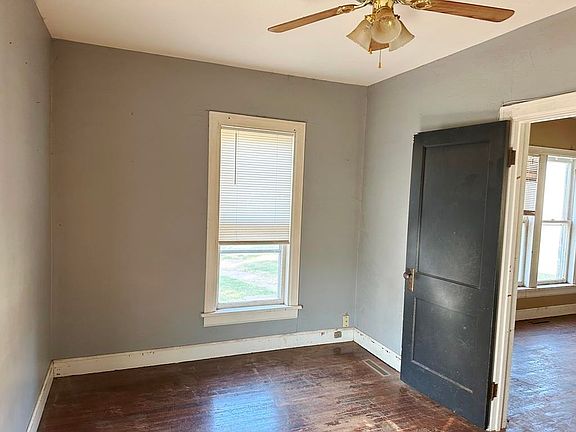 5th image of 303 W Kansas Ave