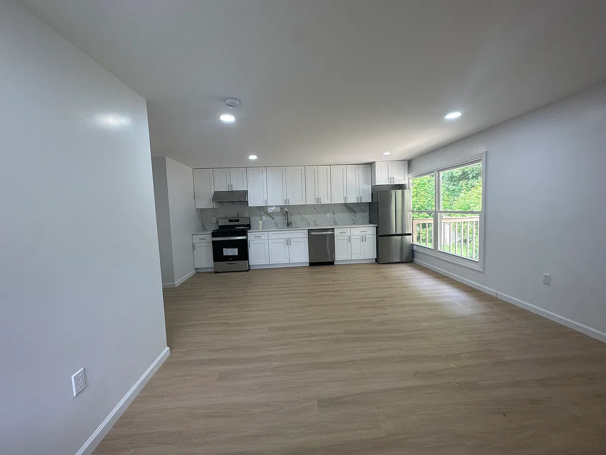 Building Photo - 34 Arbor Dr #1/2