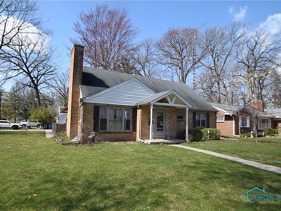 3rd image of 4617 Oakridge Dr