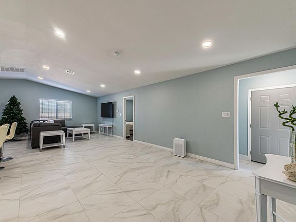 4th image of 6420 Alomar Ave