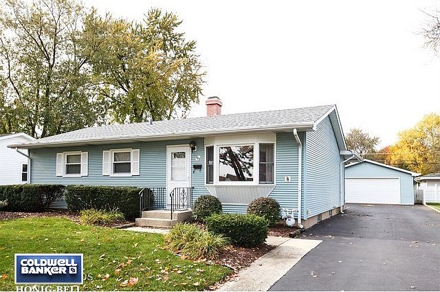1st image of 905 Lilac Ln