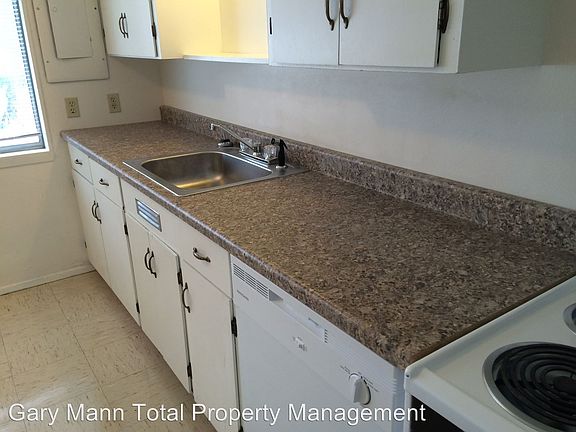 3rd image of 1001 W Lakeside Dr