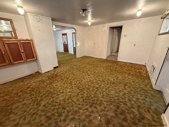 5th image of 618 W 9th St