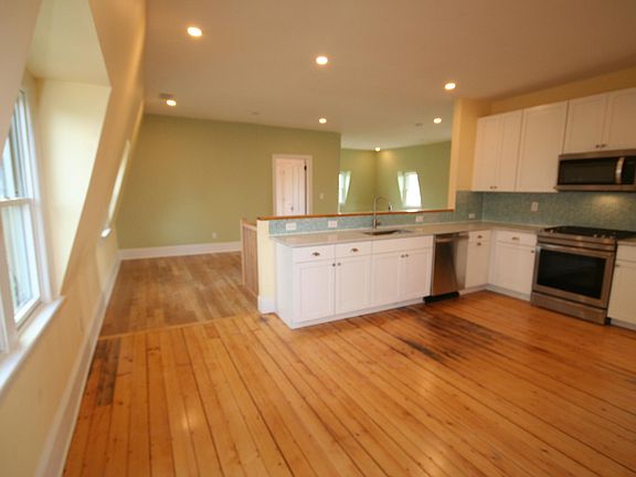 4th image of 1597 Westminster St Floor 3