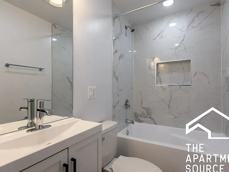 432 W Belden Ave #428-17 — Photo 3