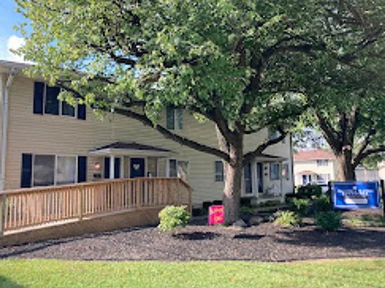 Colonial Manor — Photo 9