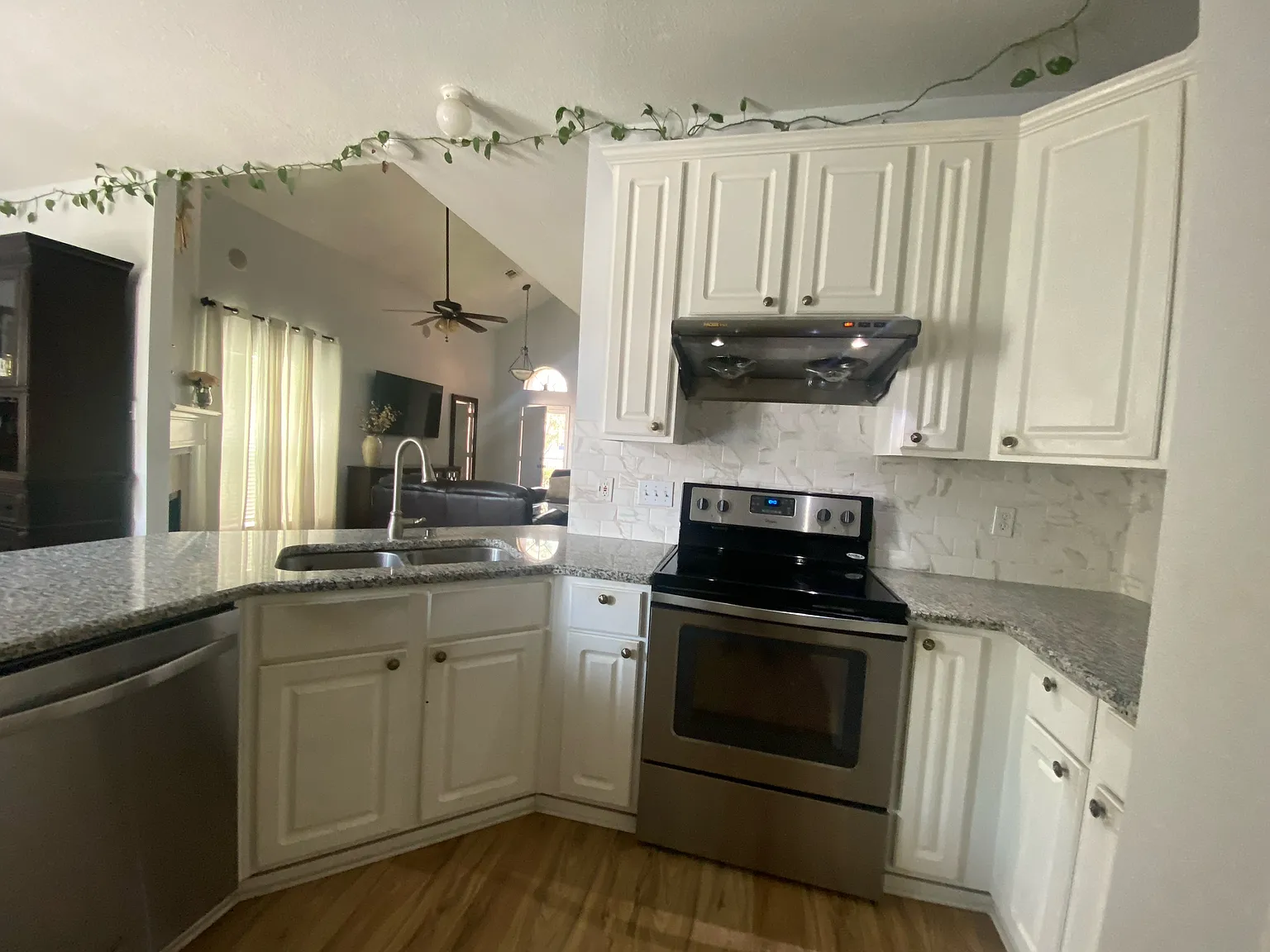 4 bed, 1861 sqft, $2,800 — Photo 3