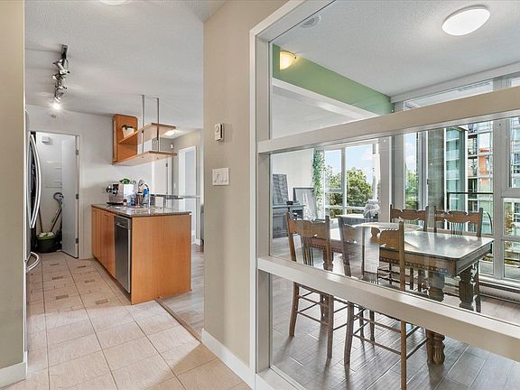 2nd image of 1495 Richards St #505