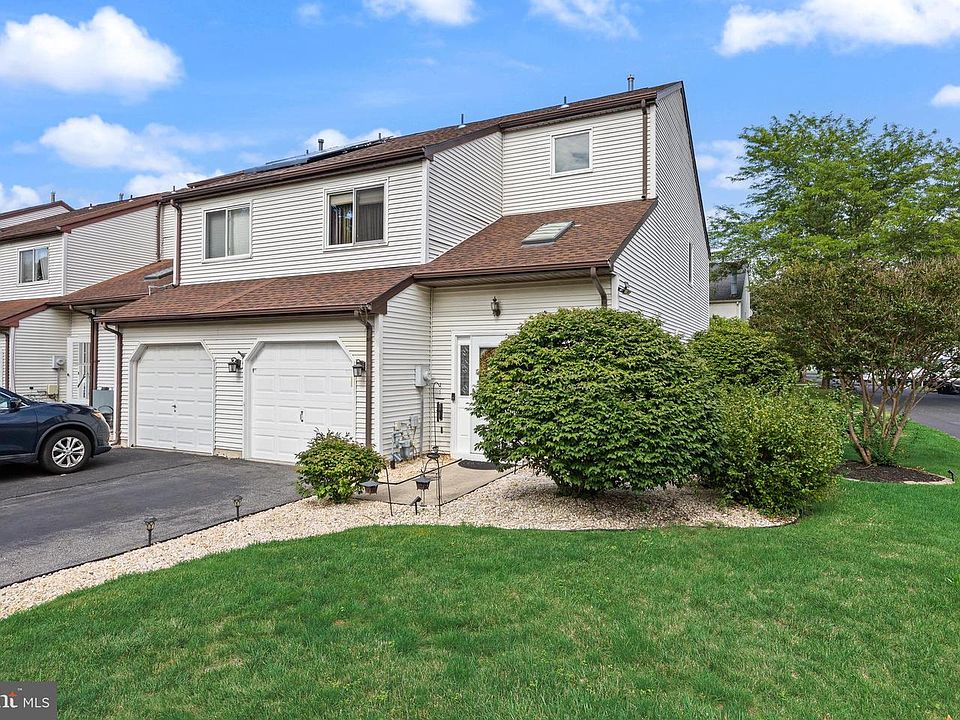 1st image of 19 Cinnamon Dr