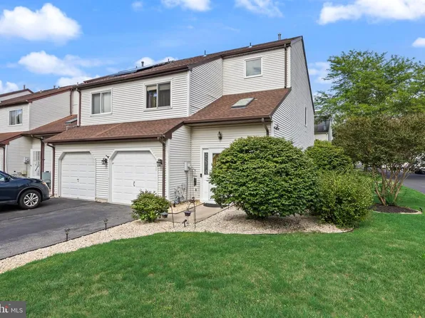 19 Cinnamon Dr, Lumberton, NJ 08048
