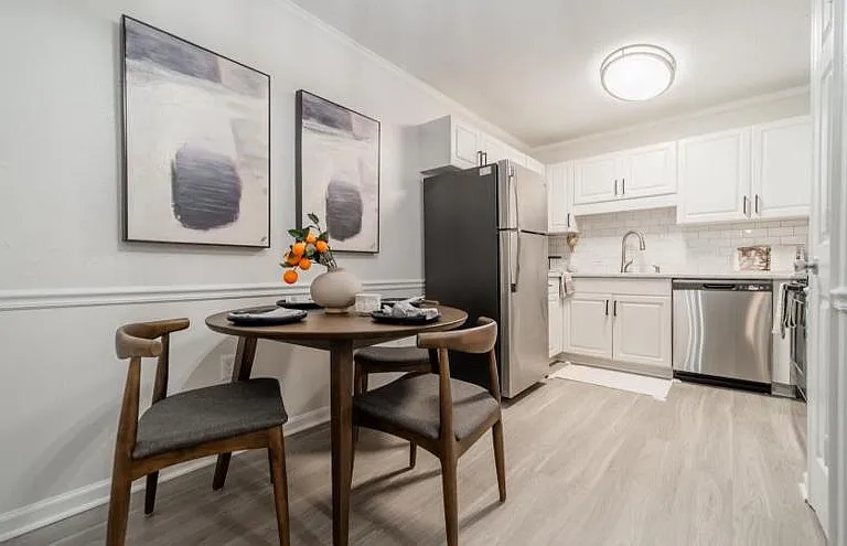 Waterford Place Apartment Homes — Photo 2