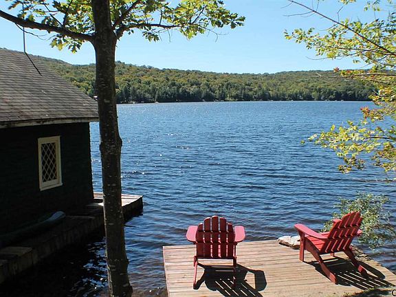 3rd image of 318 Kasson Dr