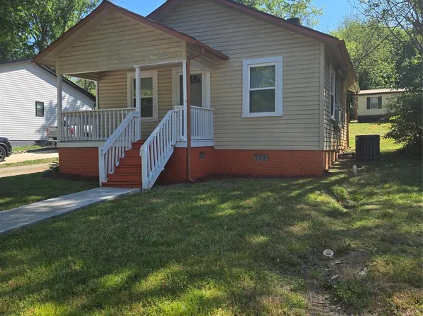 207 S Caldwell Ave, Newton, NC 28658